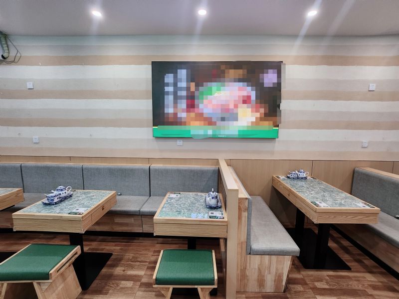 ���߹㳡���лƽ�ضξ�װ�����ת��ʵ��ͼƬ