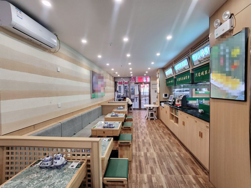 ���߹㳡���лƽ�ضξ�װ�����ת��ʵ��ͼƬ