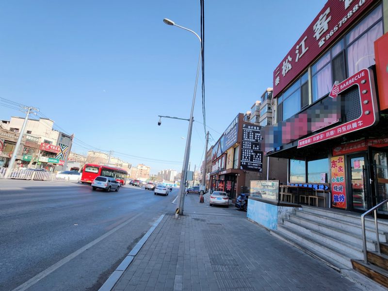 ɽ��·�ٽ־�װ�޴�һ���տ���ת��ʵ��ͼƬ