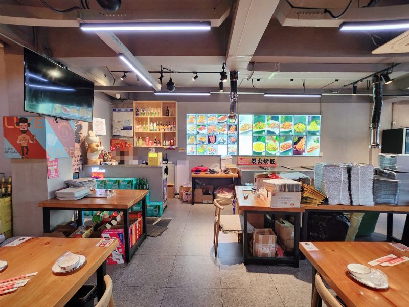 ɽ��·�ٽ־�װ�޴�һ���տ���ת��ʵ��ͼƬ