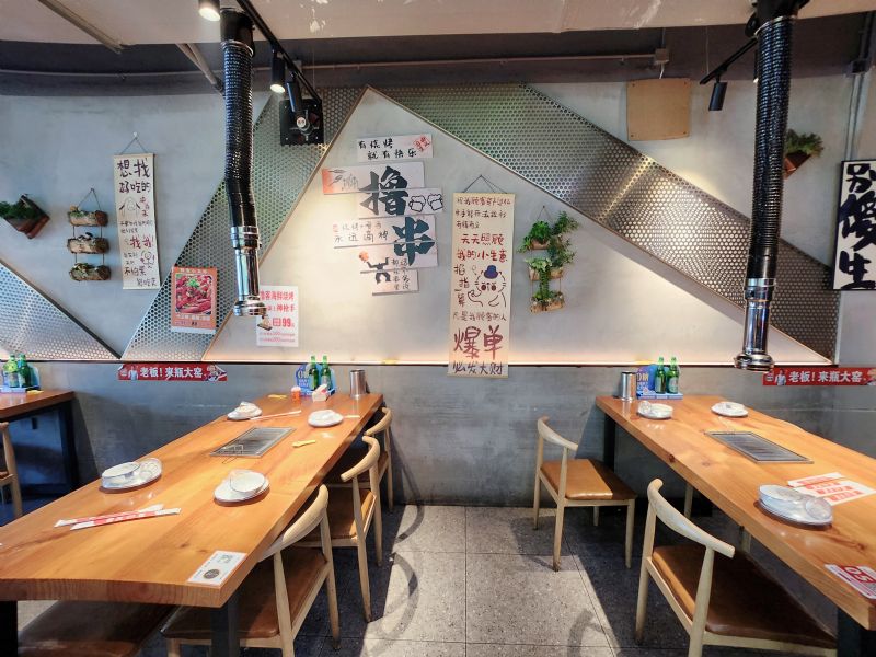 ɽ��·�ٽ־�װ�޴�һ���տ���ת��ʵ��ͼƬ