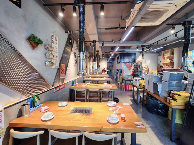 ɽ��·�ٽ־�װ�޴�һ���տ���ת��ʵ��ͼƬ