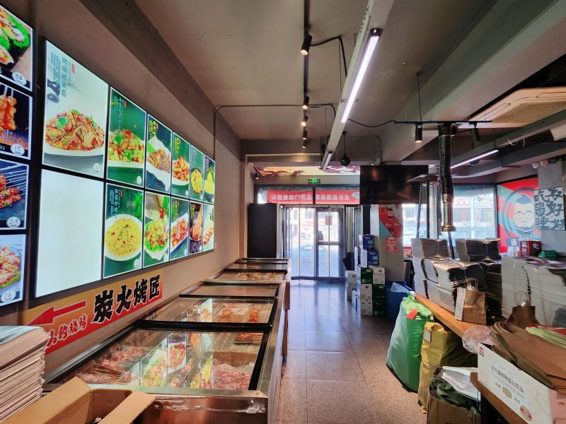 ɽ��·�ٽ־�װ�޴�һ���տ���ת��ʵ��ͼƬ