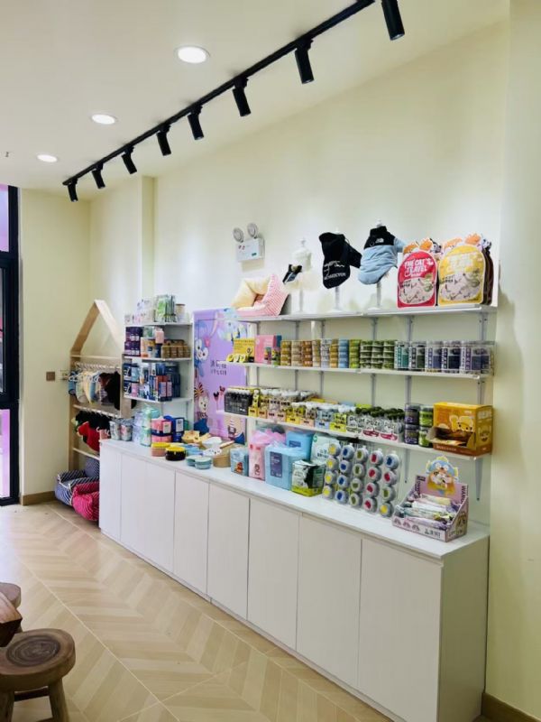 ���Ŷ����̣��ʾ���������·�ٽֳ����������ң��ɿ�ת��ʵ��ͼƬ