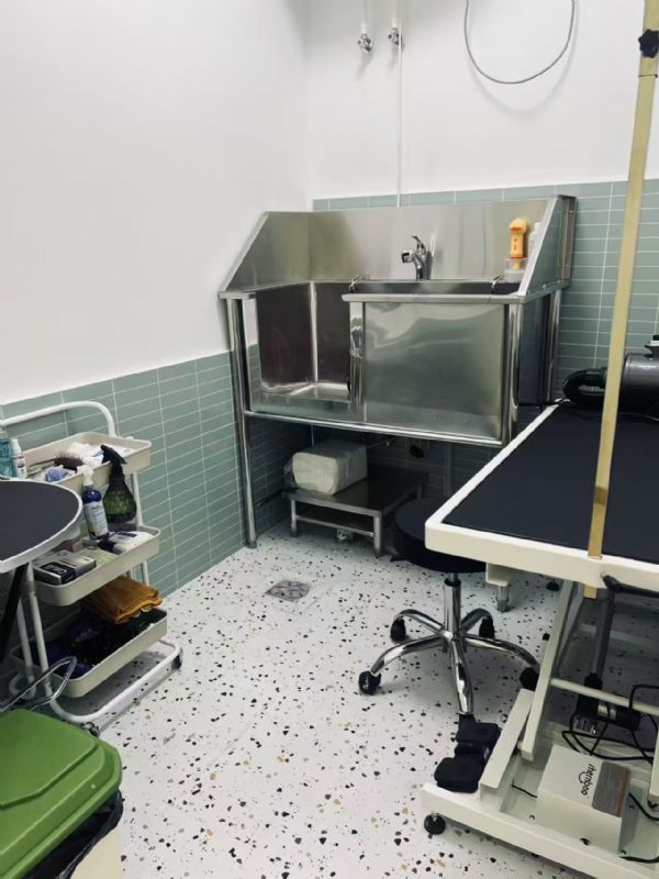 ���Ŷ����̣��ʾ���������·�ٽֳ����������ң��ɿ�ת��ʵ��ͼƬ